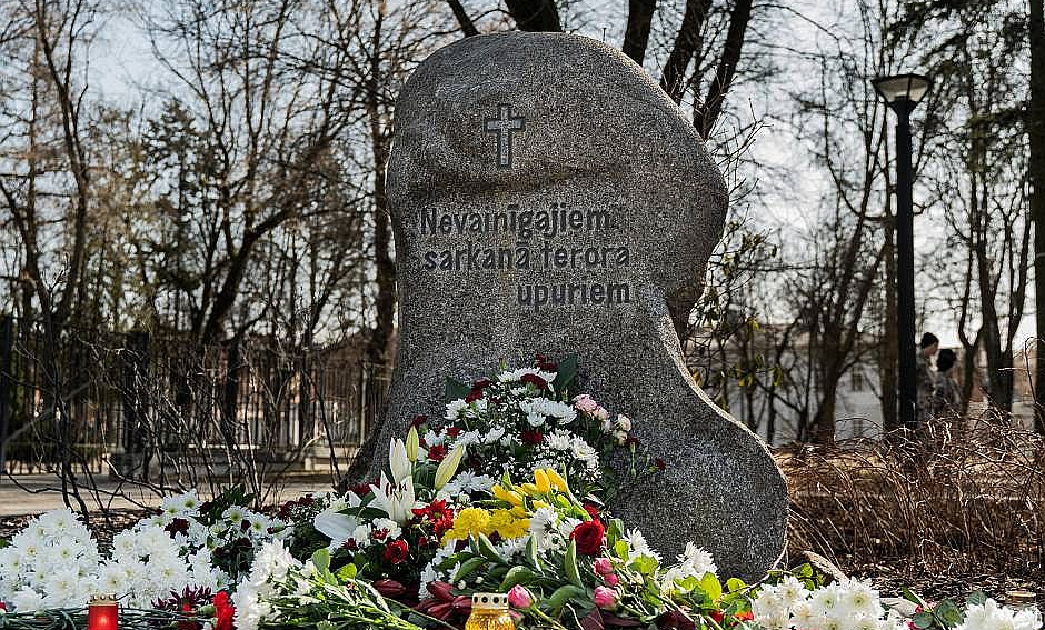Piemiņas akmens Daugavpilī.