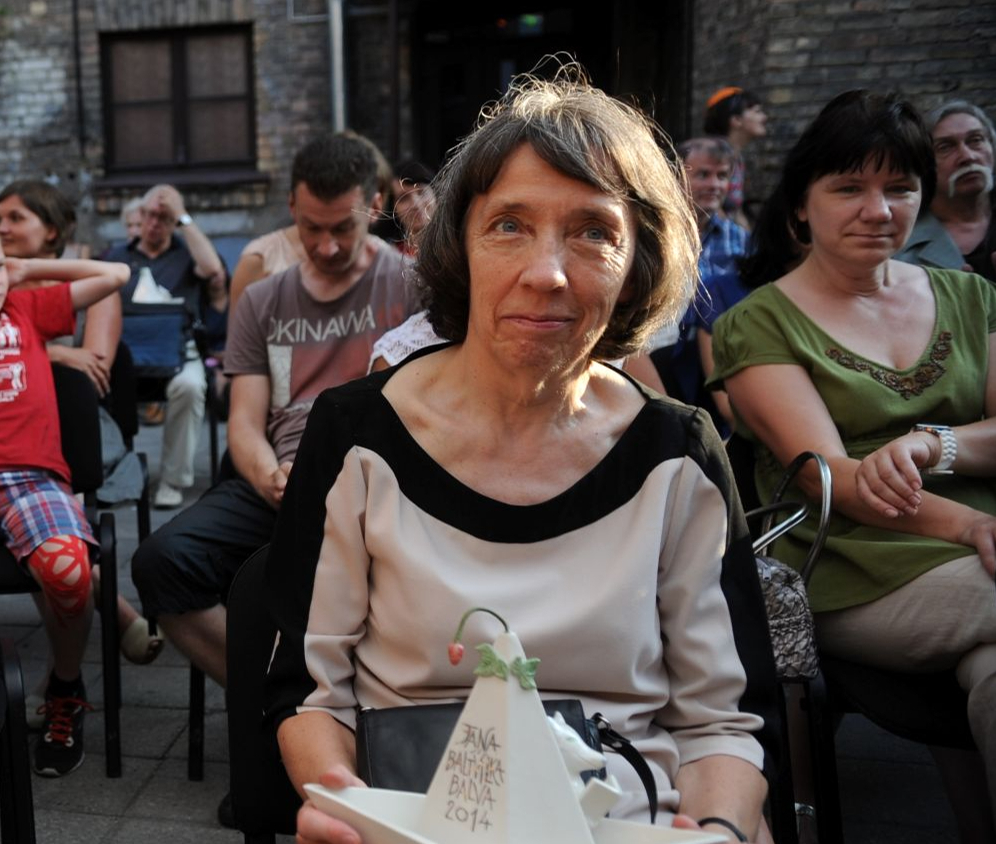 2018. gadā tulkotāja Mudīte Treimane saņēma Jāņa Baltvilka balvu par Somijas zviedru rakstnieces Henrikas Andersones grāmatas "Emma Glorija un sarkanā Ilgu grāmata" latviskošanu.