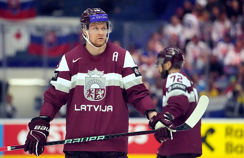 Rodrigo Ābols ir šobrīd labākais Latvijas hokejs centra uzbrucējs. Spēlējot Zviedrijā un valstsvienībā, viņš ir piesaistījis uzmanību arī otrpus okeānam, nopelnot līgumu ar NHL klubu Filadelfijas "Flyers".