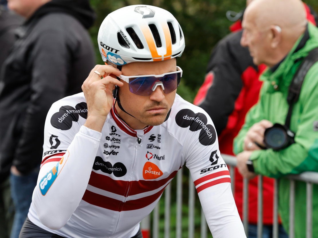 Emīls Liepiņš trešo gadu pēc kārtas kļuvis par Latvijas čempionu riteņbraukšanā šosejā grupas braucienā.