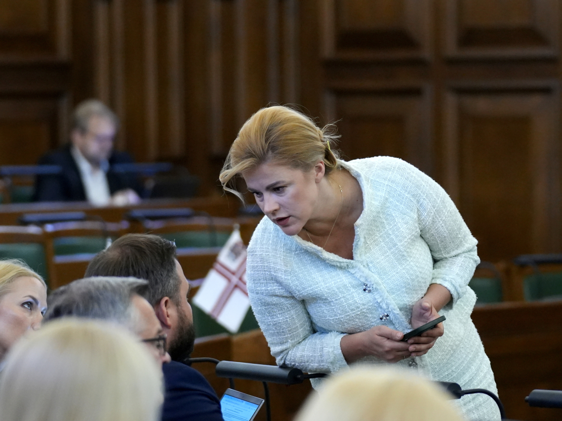 Premjere Evika Siliņa vai viņai politiski tuvi cilvēki interesējušies par vairāku "Apvienotā saraksta" politiķu iespējamo pievienošanos koalīcijai.