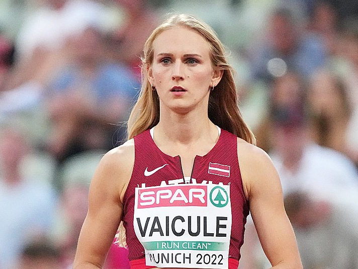 Gunta Vaičule pēc astoņu gadu pārtraukuma atkal piedalīsies olimpiskajās spēlēs. Viņnedēļ viņa Valmierā izpildīja olimpisko normatīvu 400 metru skrējienā ar jaunu personīgo rekordu, bet atceļā no sacensībām cieta džerājšofera izraisītā smagā avārijā.
