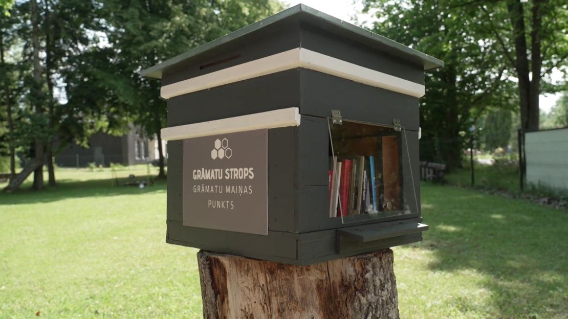 Tukuma novadā pašlaik izvietoti trīs grāmatu stropi – pie Cēres skolas, Kandavas promenādē un Engures vietējā kopienas centrā.