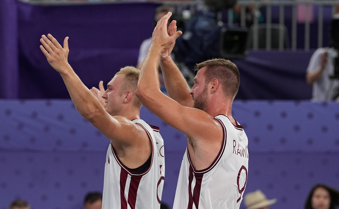 Latvijas 3x3 basketbola izlases spēlētāji - Francis Gustavs Lācis (no kreisās) un Zigmārs Raimo.