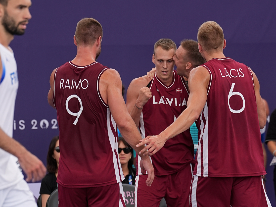 "3x3" basketbolisti pēc uzvaras pār Francijas komandu.