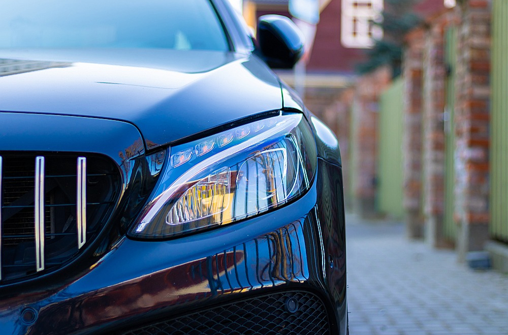 Liels auto ir brīnišķīgs, taču jebkura pārmērība pat visai turīga cilvēka izvēlē modina skepsi.