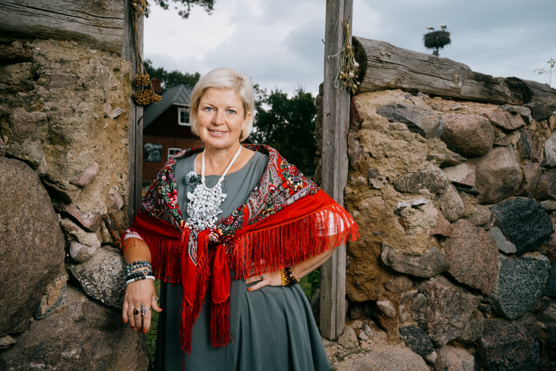 LTV raidījuma "Īstās latvju saimnieces" dalībniece. 