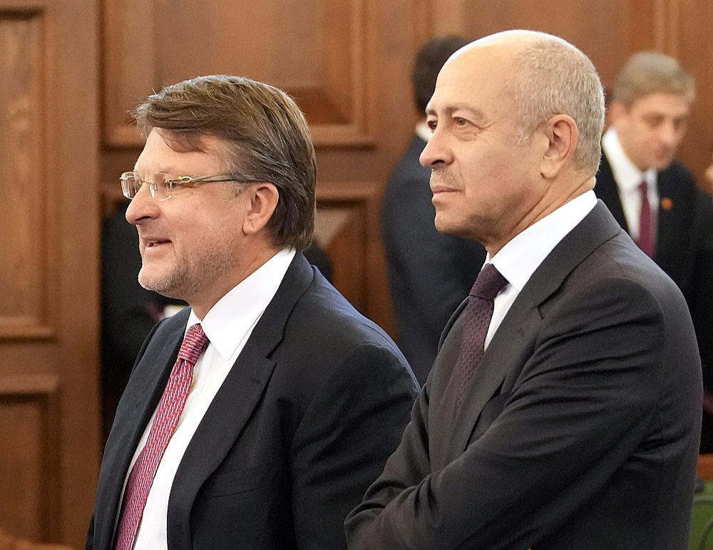 Ainārs Šlesers (no kreisās) un Oļegs Burovs 14. Saeimā ievēlēti no viena saraksta, taču tagad abi izrāda gatavību cīnīties par Rīgas mēra amatu – jau katrs no savas partijas.