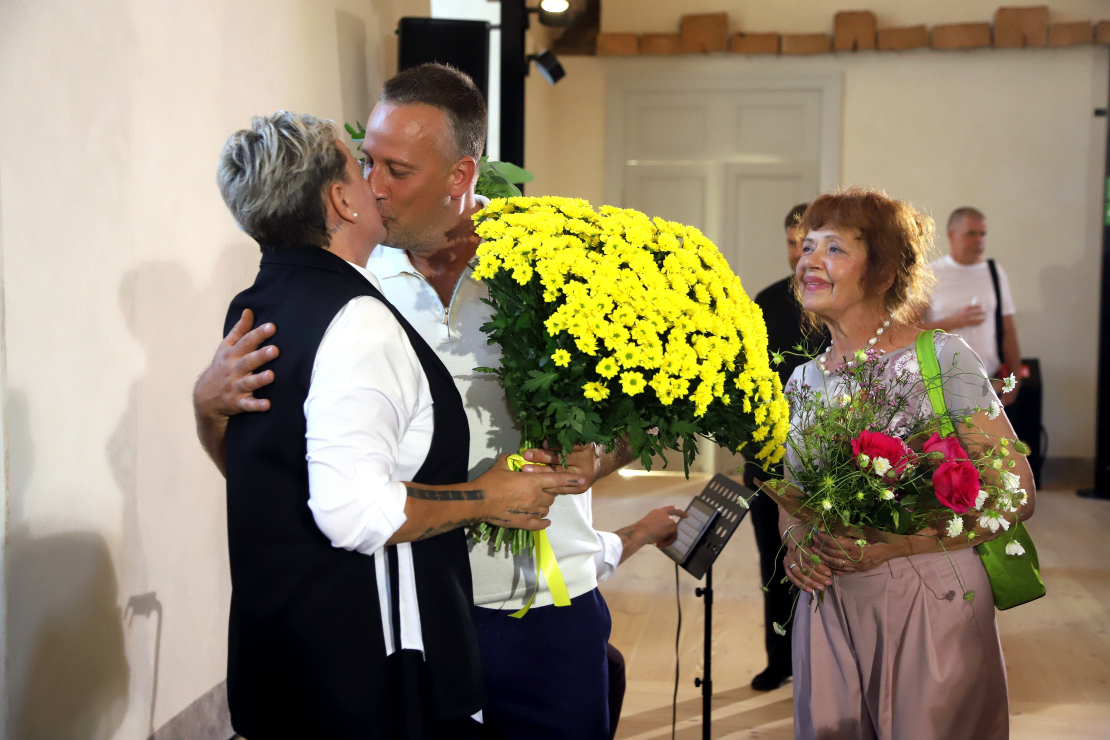 Lindas Mūrnieces jaunās grāmatas "Meitene ar pistoli uz jumta" atvēršana.