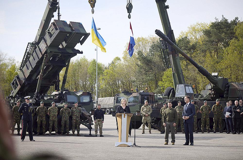 Pretgaisa aizsardzības sistēma "Patriot".