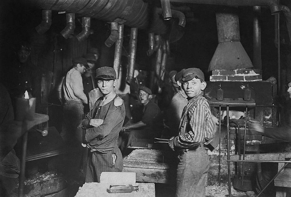 Naktsmaiņa stikla lietuvē ASV Indiānas štatā 1908. gadā.