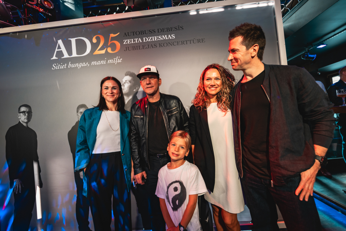 Grupa "Autobuss debesīs" prezentē jauno CD.