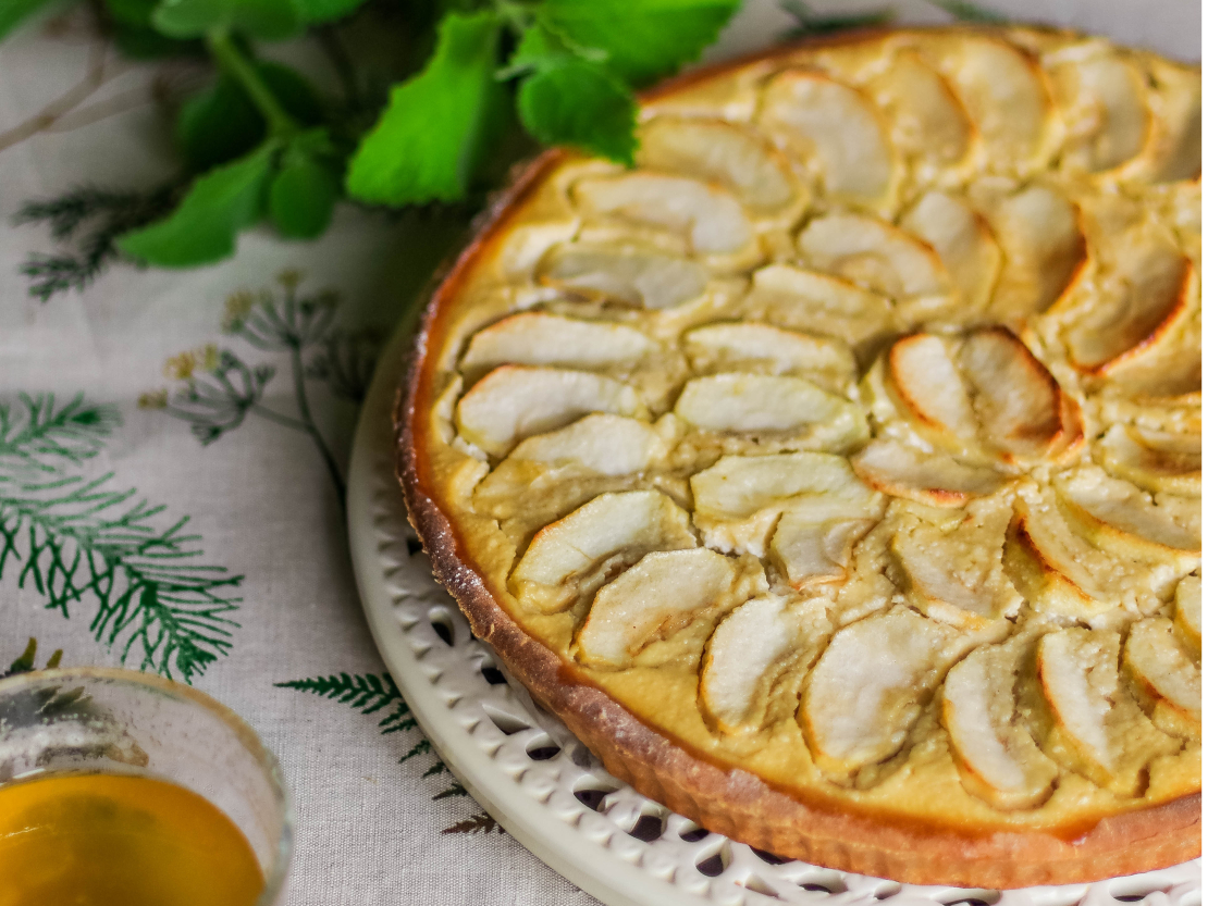 Biezpiena un ābolu tarte.