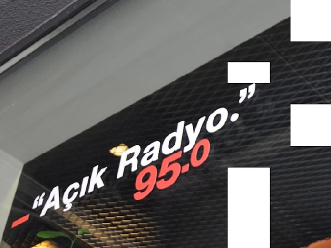 "Açık Radyo".