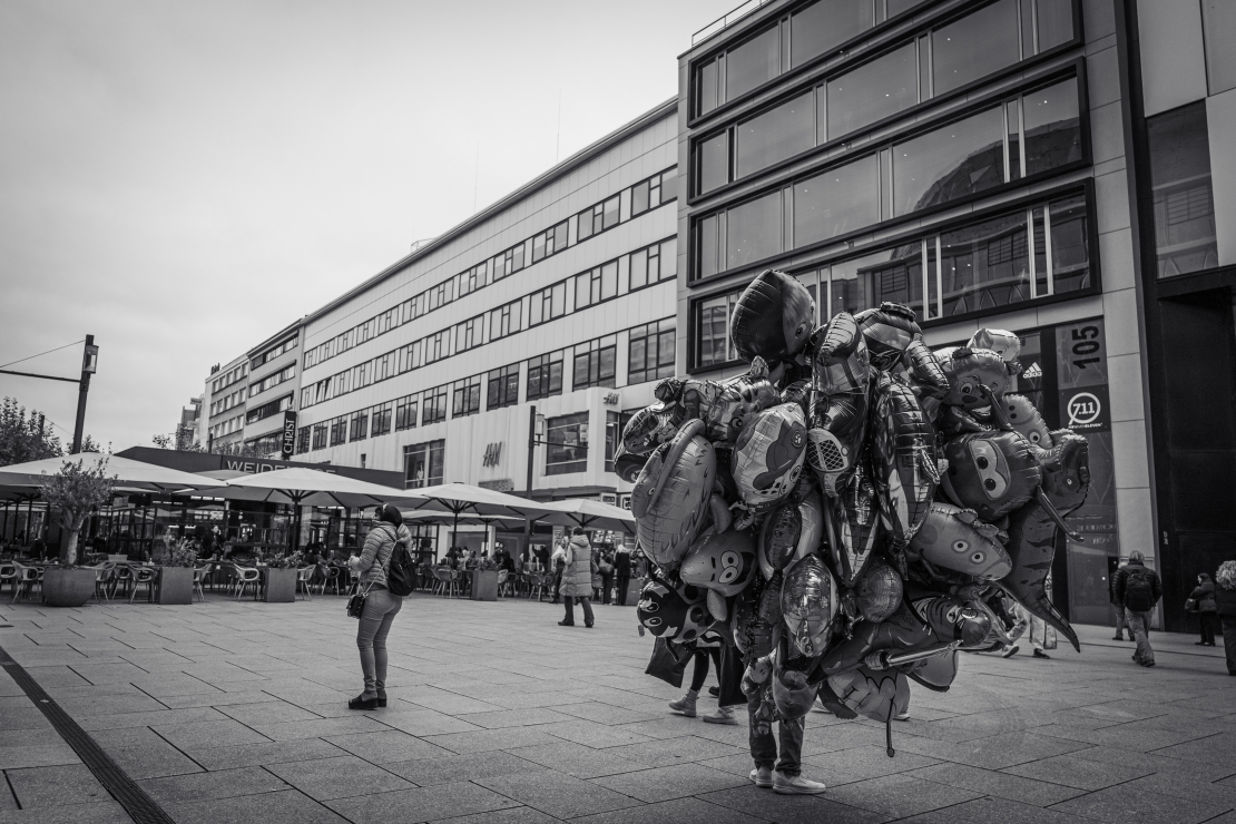 Frankfurtes ielas, galerijas, arhitektūra. Grāmatu tirgus. Vācija.