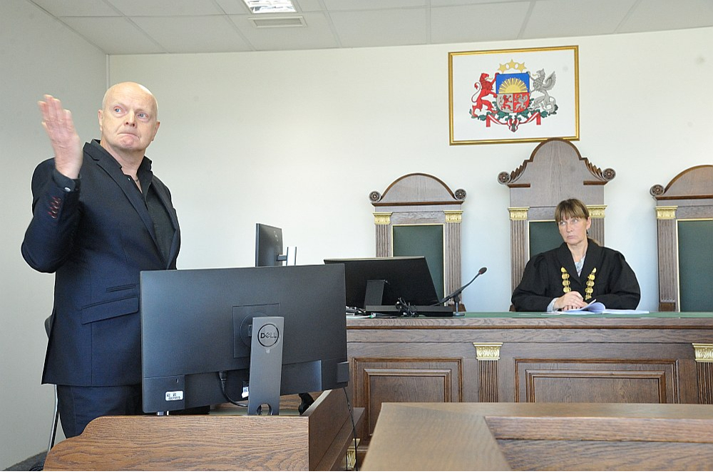 Rīgas pilsētas tiesas izmeklēšanas tiesnese Dina Valdmane lēma, ka "Latvijas Avīzes" žurnālistam Ilmāram Randeram nav jāatklāj informācijas avots.