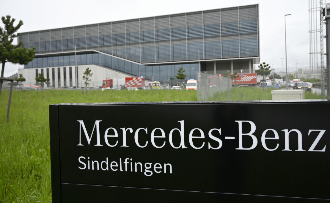 Vācijas autobūves uzņēmums "Mercedes-Benz".