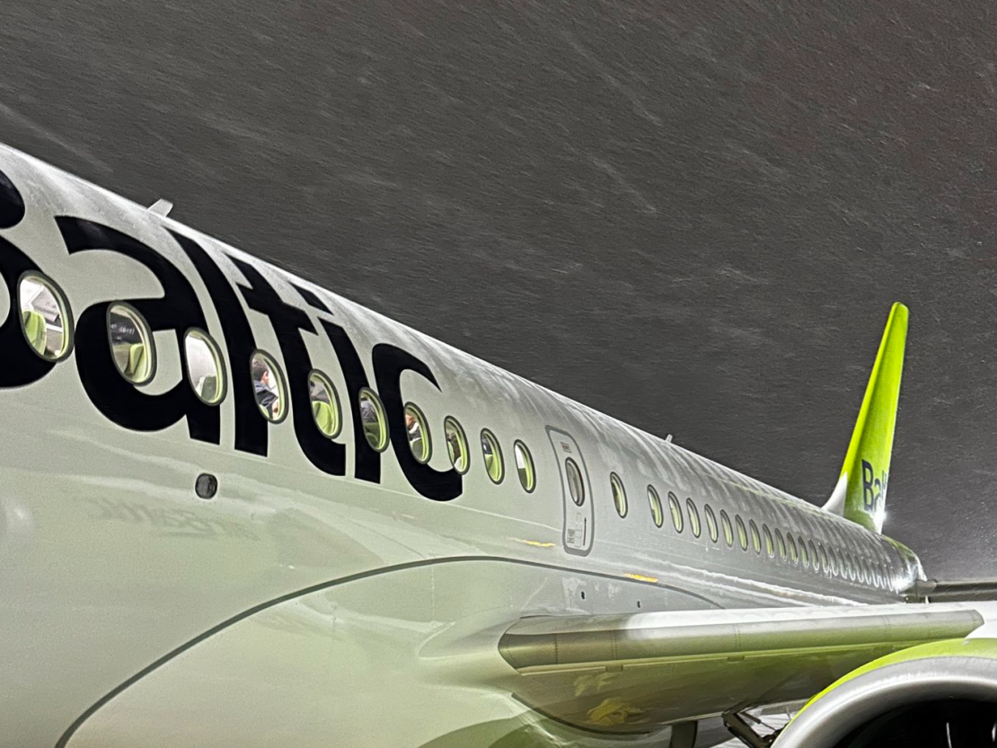 "airBaltic".