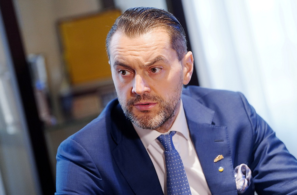 Finanšu institūcijas "Altum" vadītāju Reini Bērziņu Latvijas Bankas prezidenta amatam nominējusi ZZS, taču viņu varētu atbalstīt arī opozīcijas partijas – "Latvija pirmajā vietā", "Apvienotais saraksts" un Nacionālā apvienība.