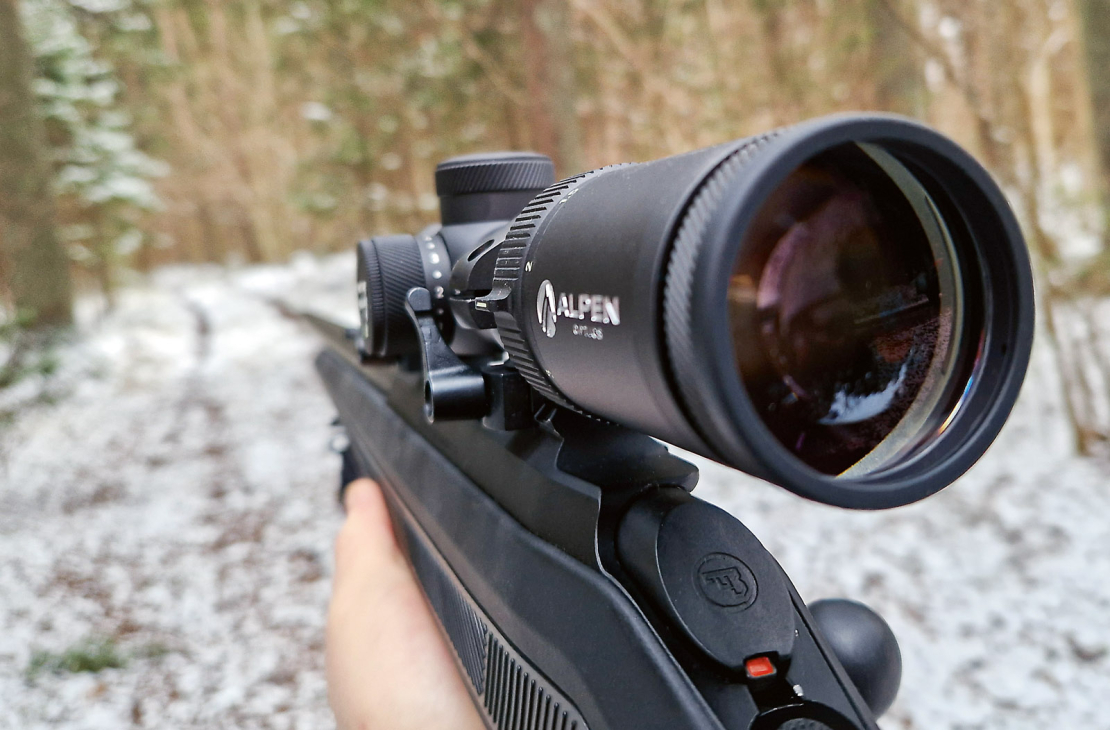 Tēmēklim Apex XP 1-6x24 ir ļoti plašs redzeslauks.
