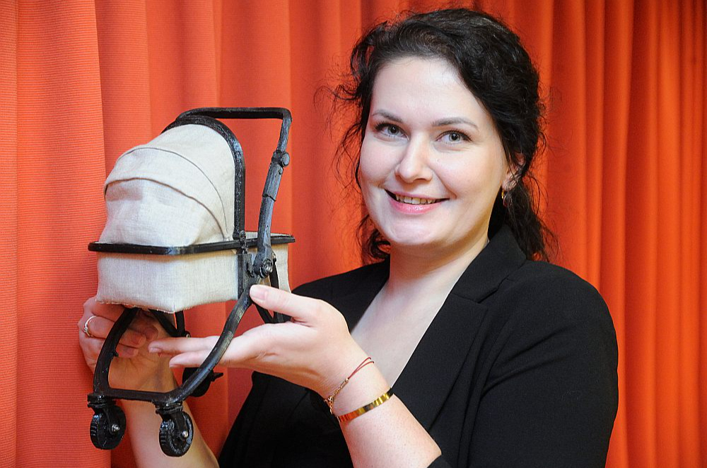 Komandas "Ratiņš labs" dalībniece un EKA programmas "Kultūras vadība" studente Edīte Šķepaste: "Uzsākām šo projektu bez iepriekšējām zināšanām par 3D printeriem un materiālu pārstrādi. Teiksim tā, no jauna izgudrojām riteni."