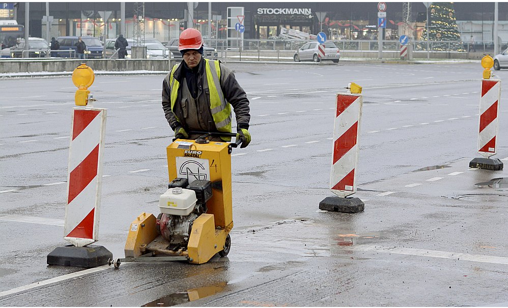 Šogad Rīgas pašvaldība atvēlējusi 60 miljonus eiro ielu uzturēšanai, 32 miljonus eiro ielu seguma atjaunošanai.