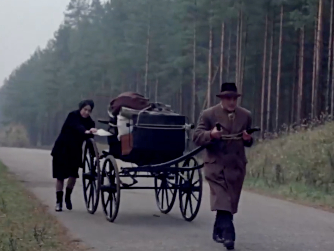 Kadrs no režisora Pētera Krilova 1986. gadā uzņemtās īsfilmas "Kā mēs aizgājām no mājām".