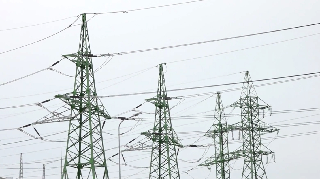 Arī Igaunijā un Lietuvā šajās dienās policija un bruņotie spēki sākuši pastiprināti apsargāt svarīgāko elektroenerģijas infrastruktūru.