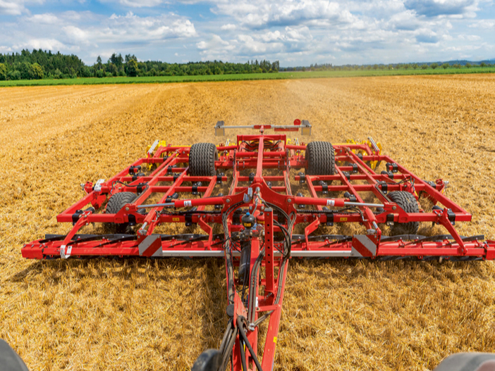 'Pöttinger Plano VT 6060' agregāts.