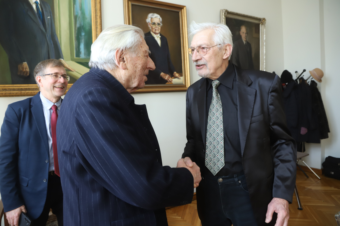Andris Grīnbergs 85 gadus nosvin ar jaunu grāmatu.