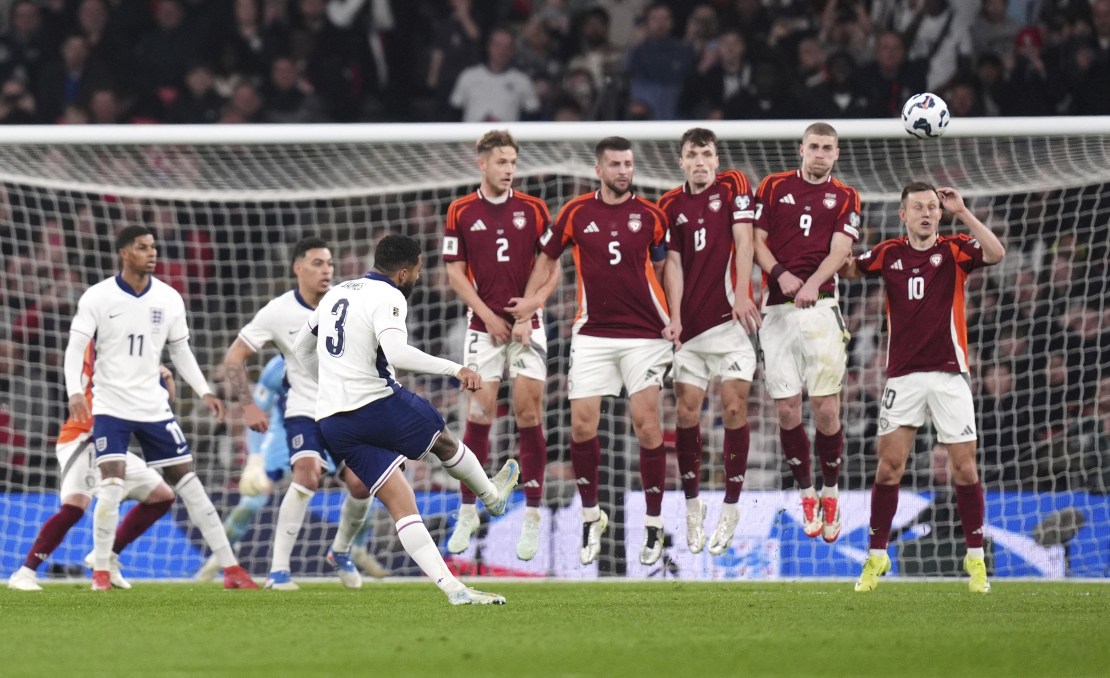 Latvijas futbolisti Vemblija stadionā aizvada maču ar Angliju.
39. minūtē pēc brīvsitiena Anglija izvirzījās vadībā.