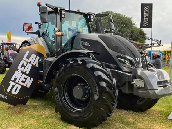 'Valtra Q5' traktors.