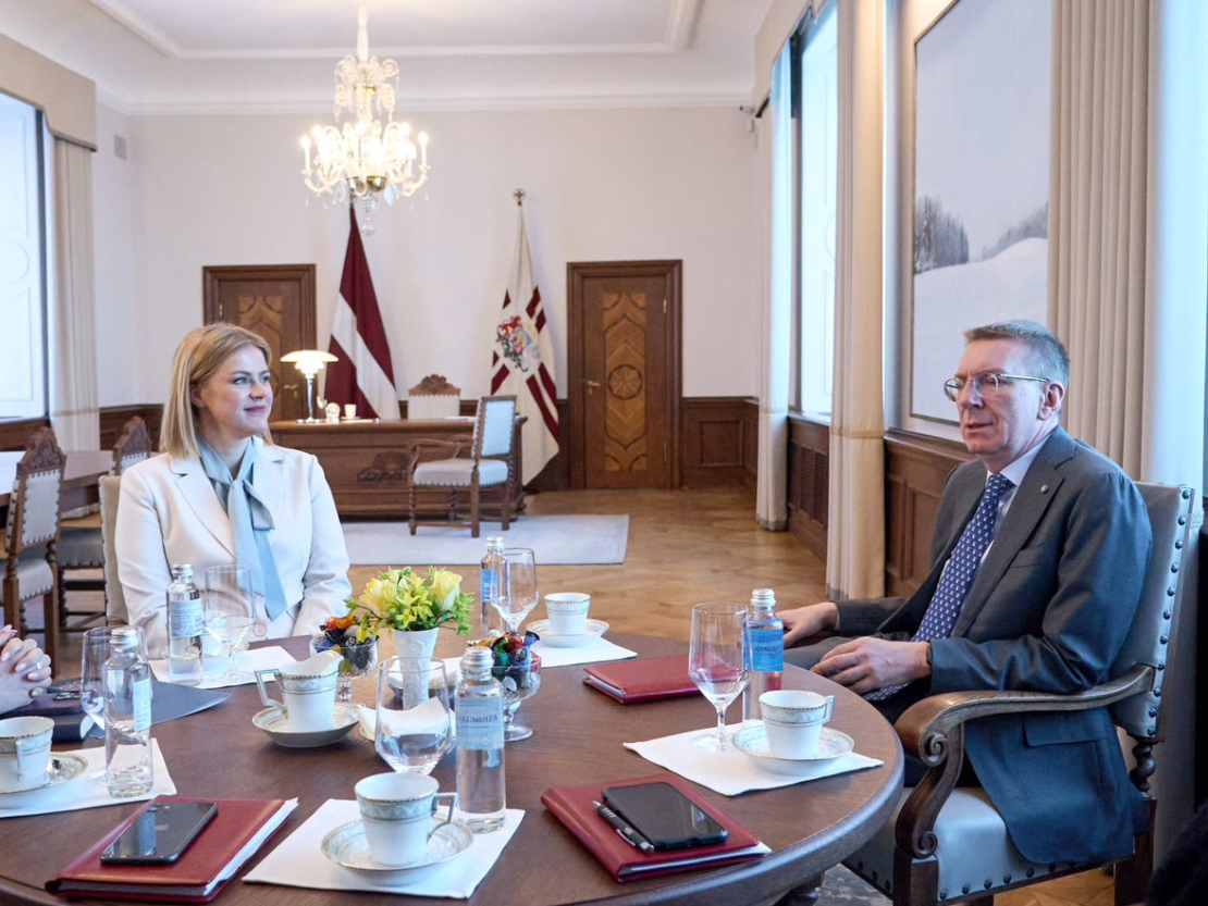 Valsts prezidents Edgars Rinkēvičs tiekas ar Ministru prezidenti Eviku Siliņu (JV).