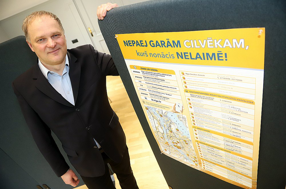 Rīgas pašvaldības Sociālo pakalpojumu nodaļas vadītājas vietnieks Aldis Strapcāns: "Viens no nozīmīgākajiem "Mājoklis vispirms" sasniegumiem ir kvalitatīvi izstrādāts pakalpojuma apraksts, kuru pārbaudīja projekta gaitā un kas veiksmīgi darbojas praksē."