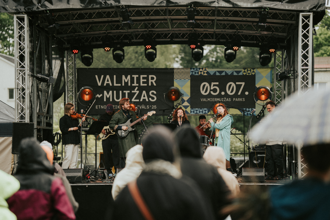 Aizvadīts Valmiermuižas etnomūzikas festivāls.