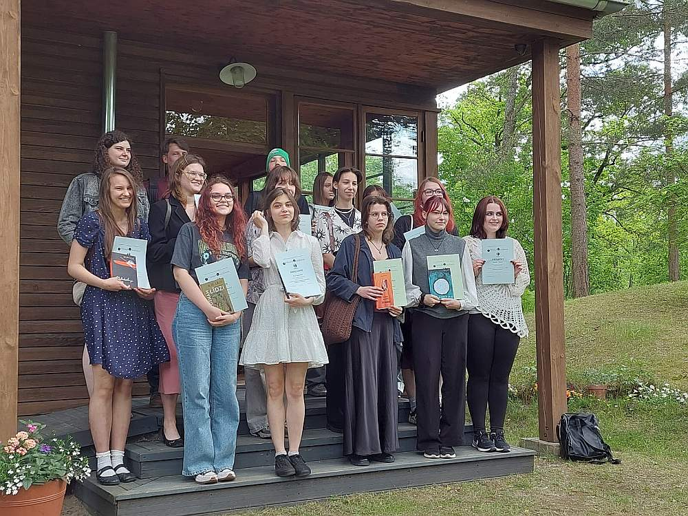 Literārā konkursa "Aicinājums" 49. sasaukuma laureāti.