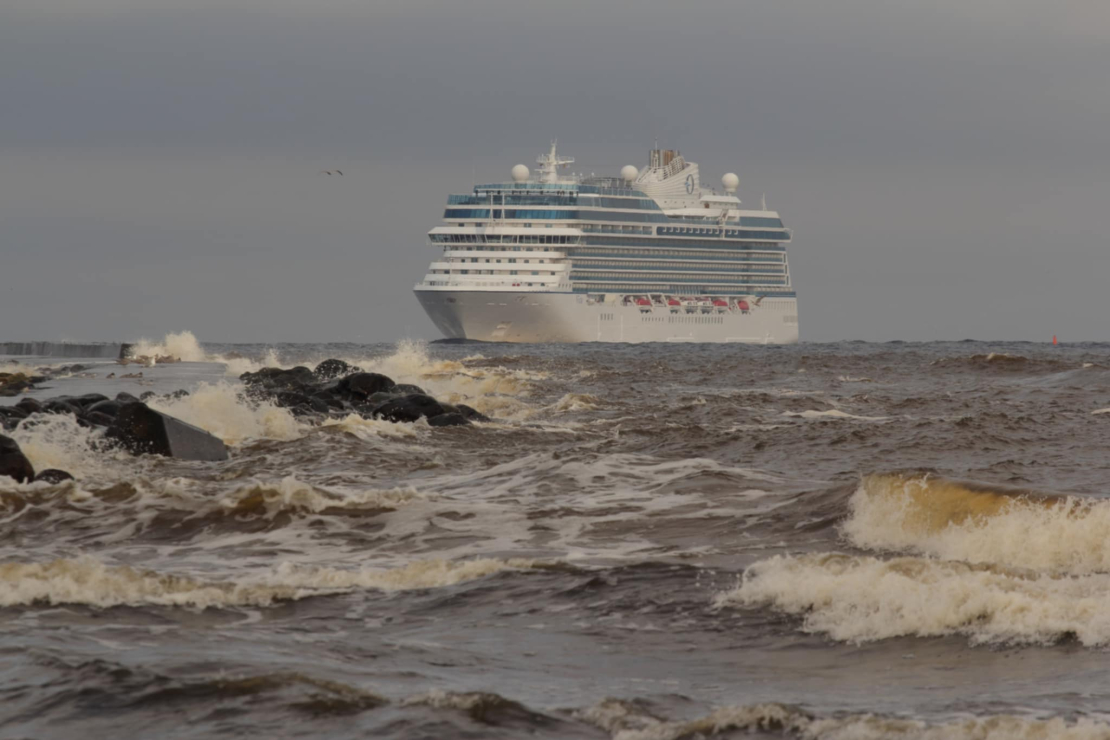 Kruīza kuģis "Oceania Vista" Rīgā.
