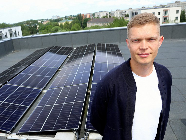 Inženieris Krišs Maļinovskis: "Ilgtspēja nozīmē arī to, ka nami jau no pašiem sākumiem tiek projektēti un būvēti racionāli un efektīvi." Aizstāt iepriekš populāro gāzi ar elektrību daudzos gadījumos ir viens no ilgtspējīgiem risinājumiem.