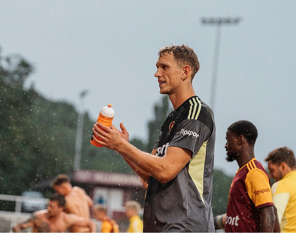 Rihards Matrevics sezonas sākumā sargājis vārtus visos trijos Prāgas "Dukla" mačos Čehijas čempionātā. Viņš tika aicināts uz komandu kā pirmais numurs.