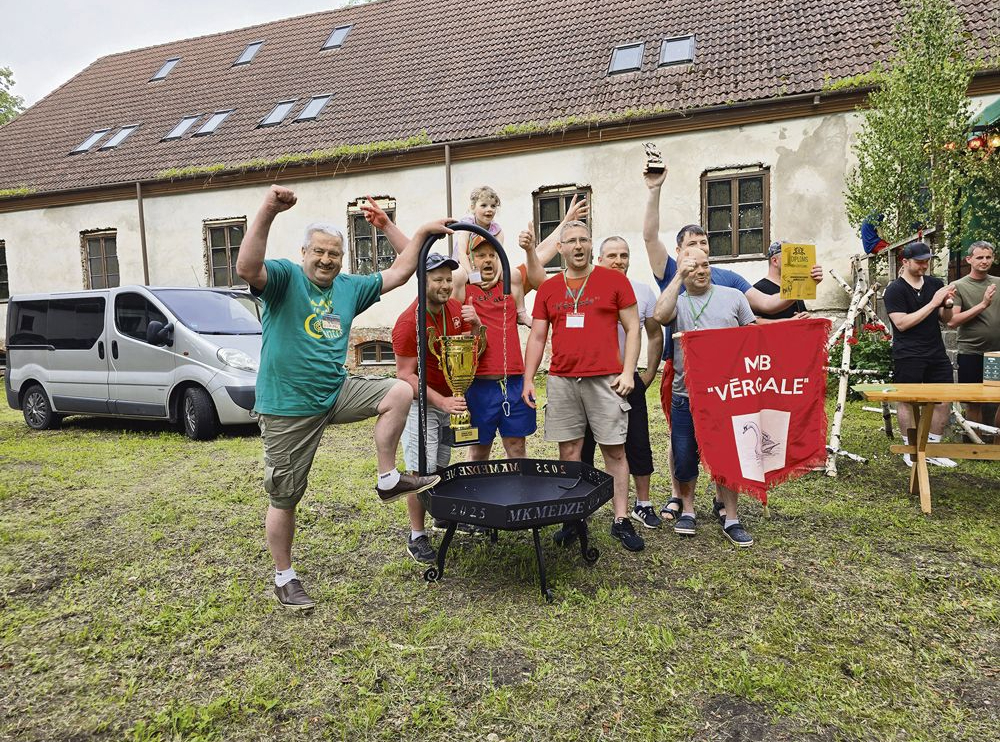 Šī gada uzvarētāji – Vērgales mednieku biedrība.
