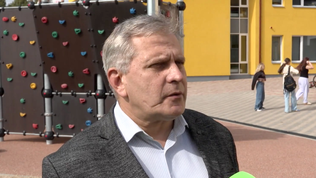 Normunds Balabka, Ulbrokas vidusskolas direktors.