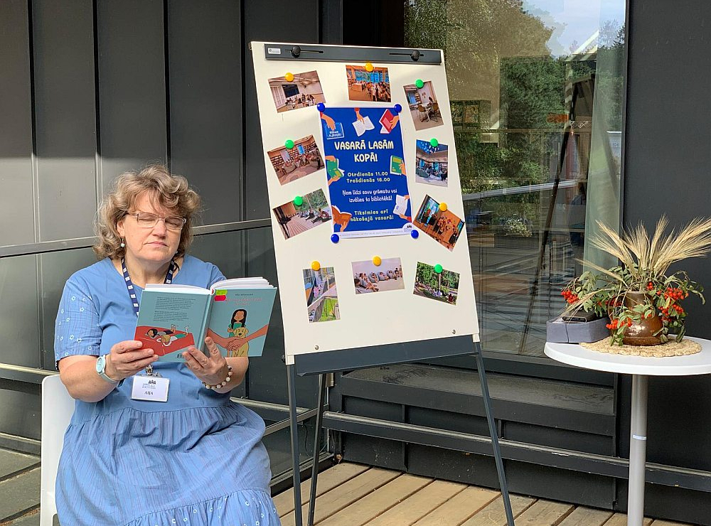 Ogres Centrālās bibliotēkas direktores vietniece Aija Žilvinska.
