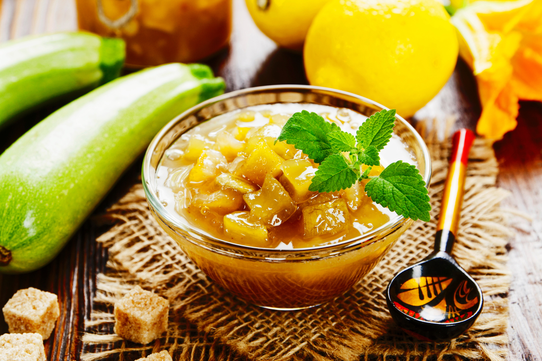 Pamatā kabacis un citrons.
