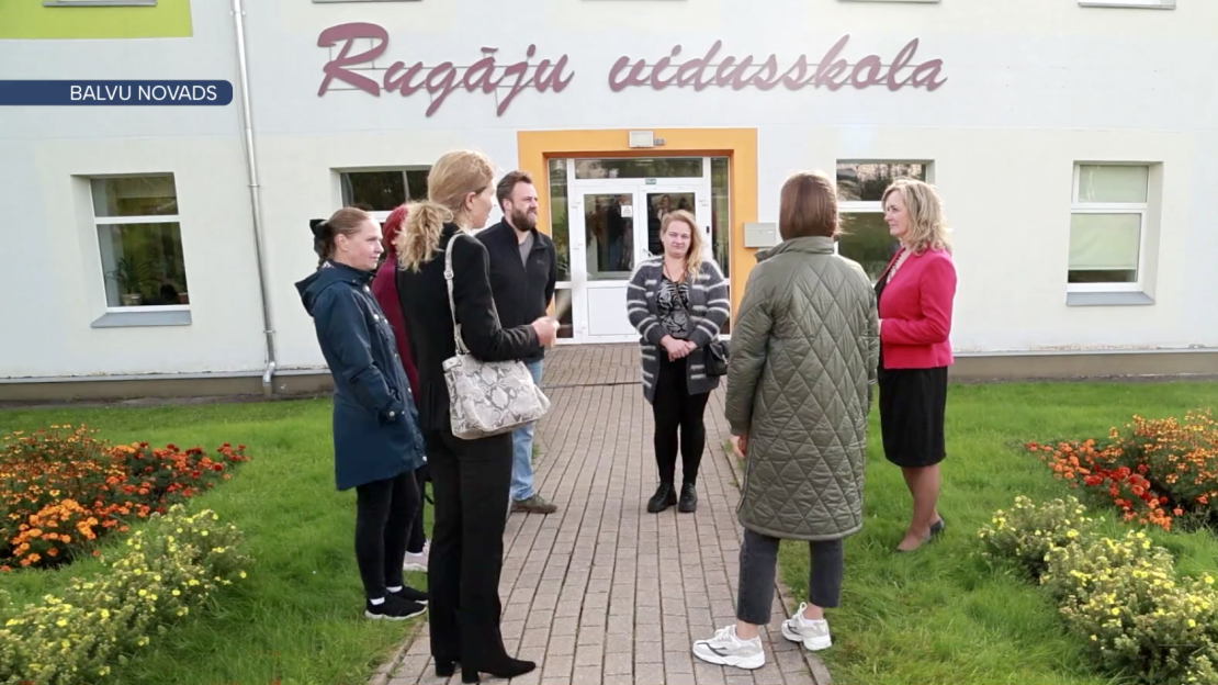 Rugāju iedzīvotāji sašutuši par Balvu novada pašvaldības lēmumu reorganizēt Rugāju vidusskolu, slēdzot vidusskolas posmu.