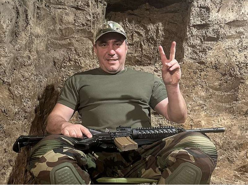 Sandim Riekstiņam iepriekš nav bijis nekādu zināšanu par militāro jomu, tagad tas mainījies.