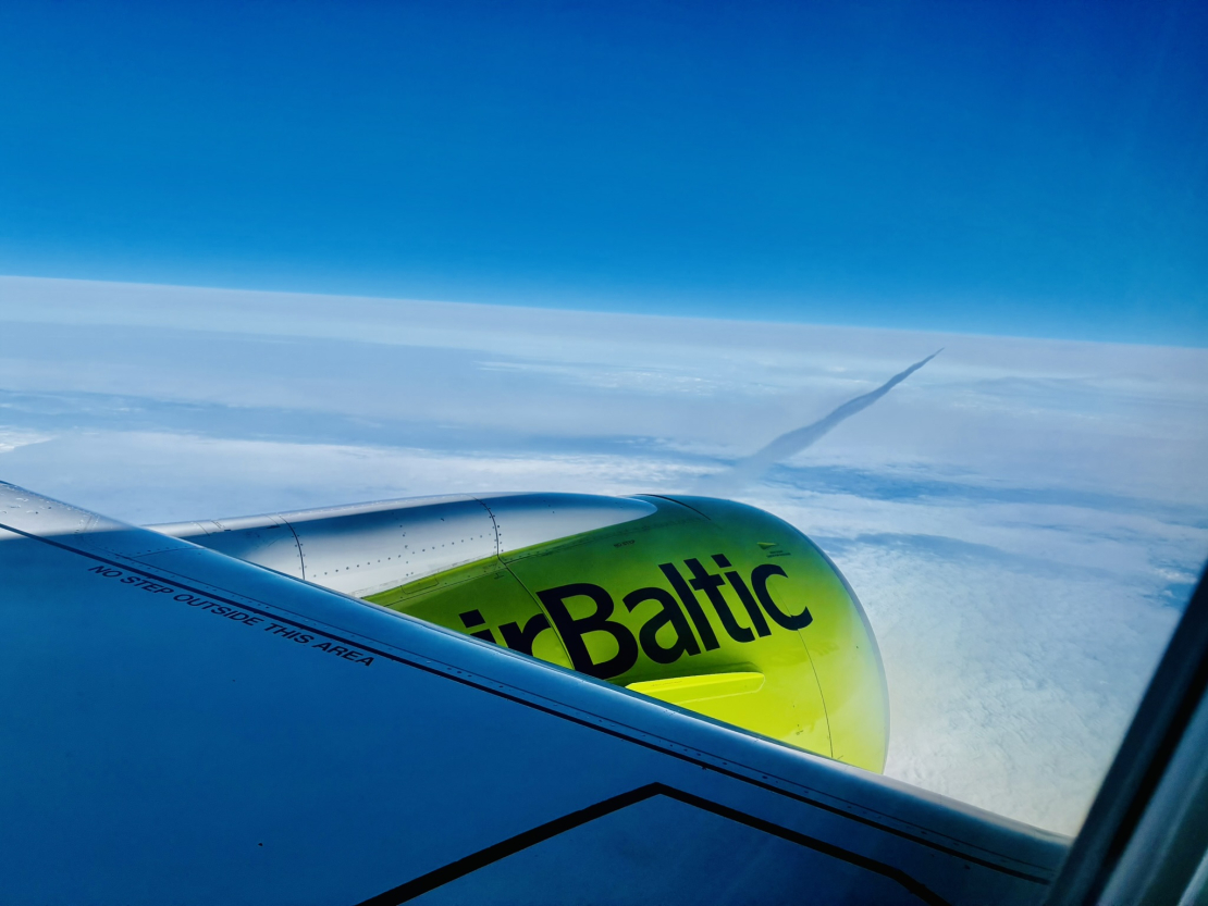 "airBaltic".