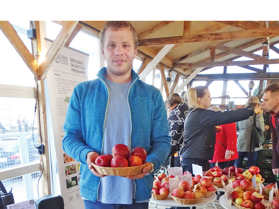 Dārzkopības institūta zinātniskais asistents Dāniels Udalovs.