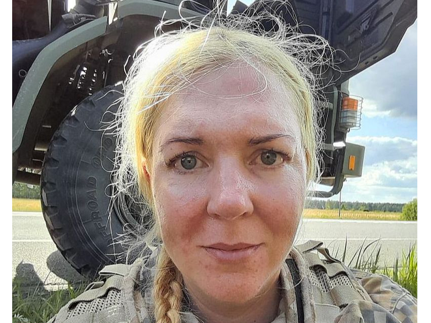 Šis foto tapis militārās nometnes 17. dienas vakarā. Atgriežoties no Iecavas, temperatūra uzkāpusi līdz 38 grādiem un ārste Annai teikusi: "Meitenīt, manā kabinetā drīkst raudāt – malacis, tu izturēji līdz galam, tagad vajadzēs gan mazliet atpūsties."