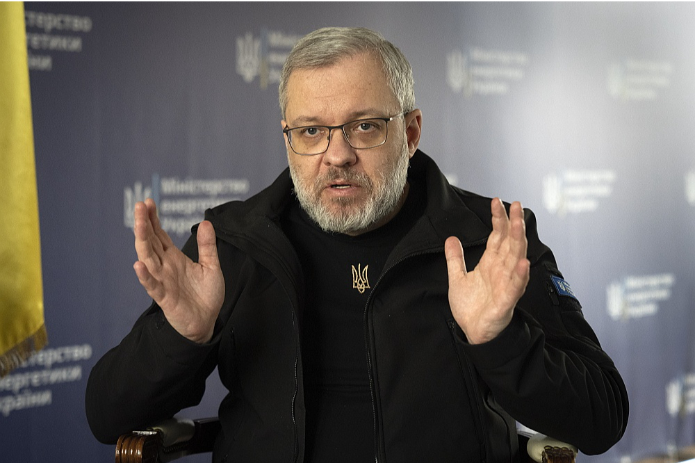 No amata trešdien tika atstādināts Ukrainas tieslietu ministrs Hermans Haluščenko, kurš no 2021. gada aprīļa līdz šā gada jūlijam ieņēma enerģētikas ministra amatu, bet pašlaik ierauts korupcijas skandālā.