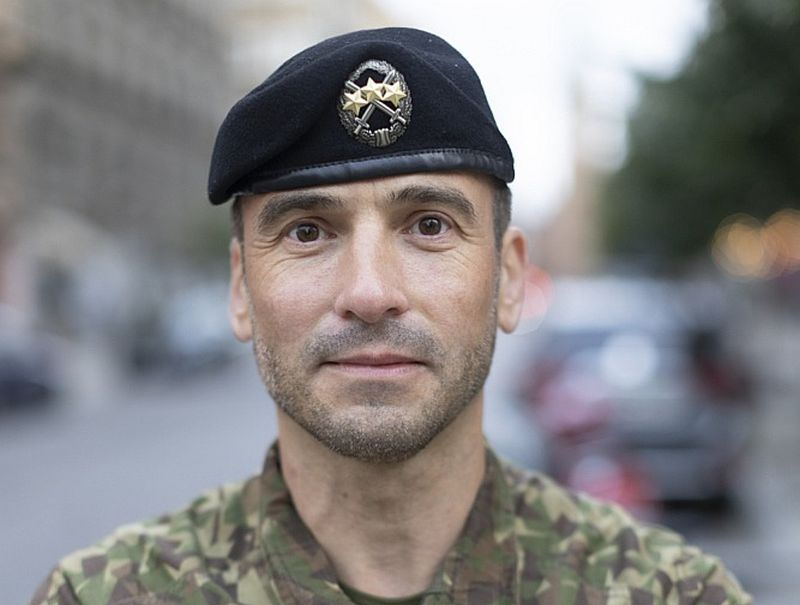 Eiropas Parlamenta deputāts Mārtiņš Staķis ir zemessargs un arī regulāri piedalās militārajās mācībās.